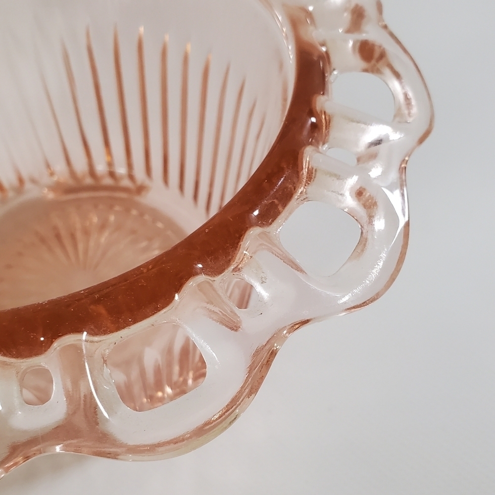 Pink Depression Glass Scalloped Edge Bowl Vase Vintage Collectible - Picture 5 of 12